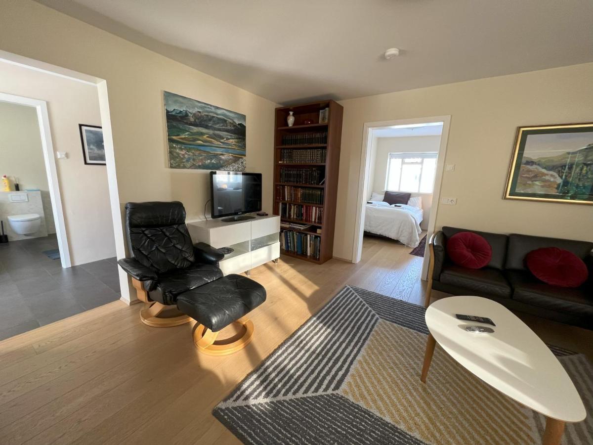 Guesthouse Akureyri - Apartments Near Down Town Екстериор снимка