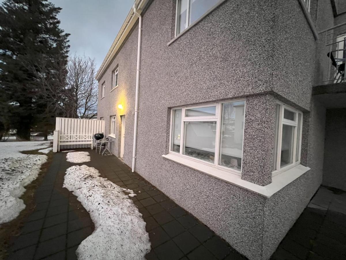 Guesthouse Akureyri - Apartments Near Down Town Екстериор снимка